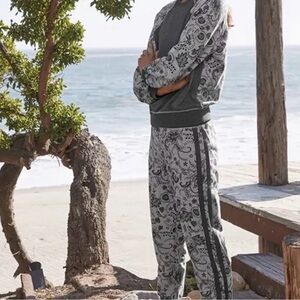 Women’s Johnny Was Floral Wanders Bishop Sleeve sweatshirt/sweatpants set, S